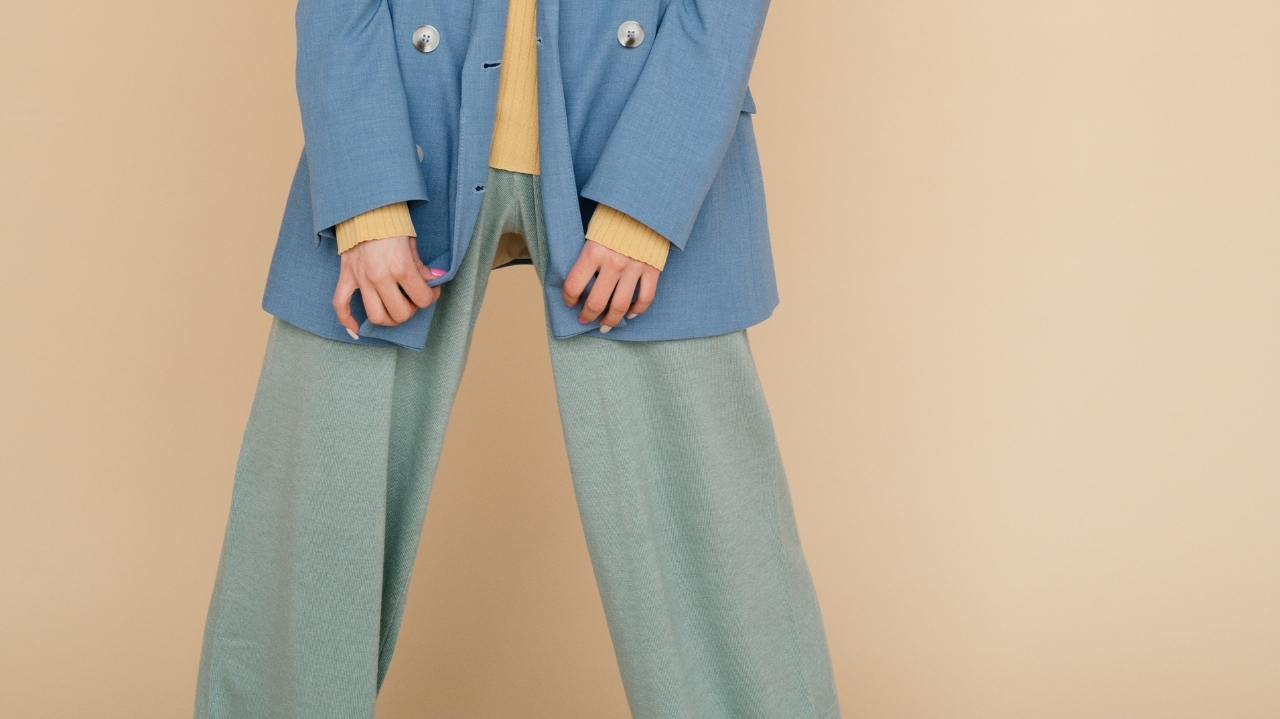 Confira opções estilosas para usar a calça baggy