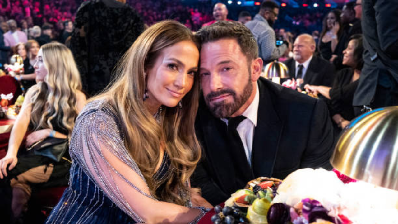 Ben Affleck é flagrado sem aliança e aumenta hipóteses de divórcio com Jlo