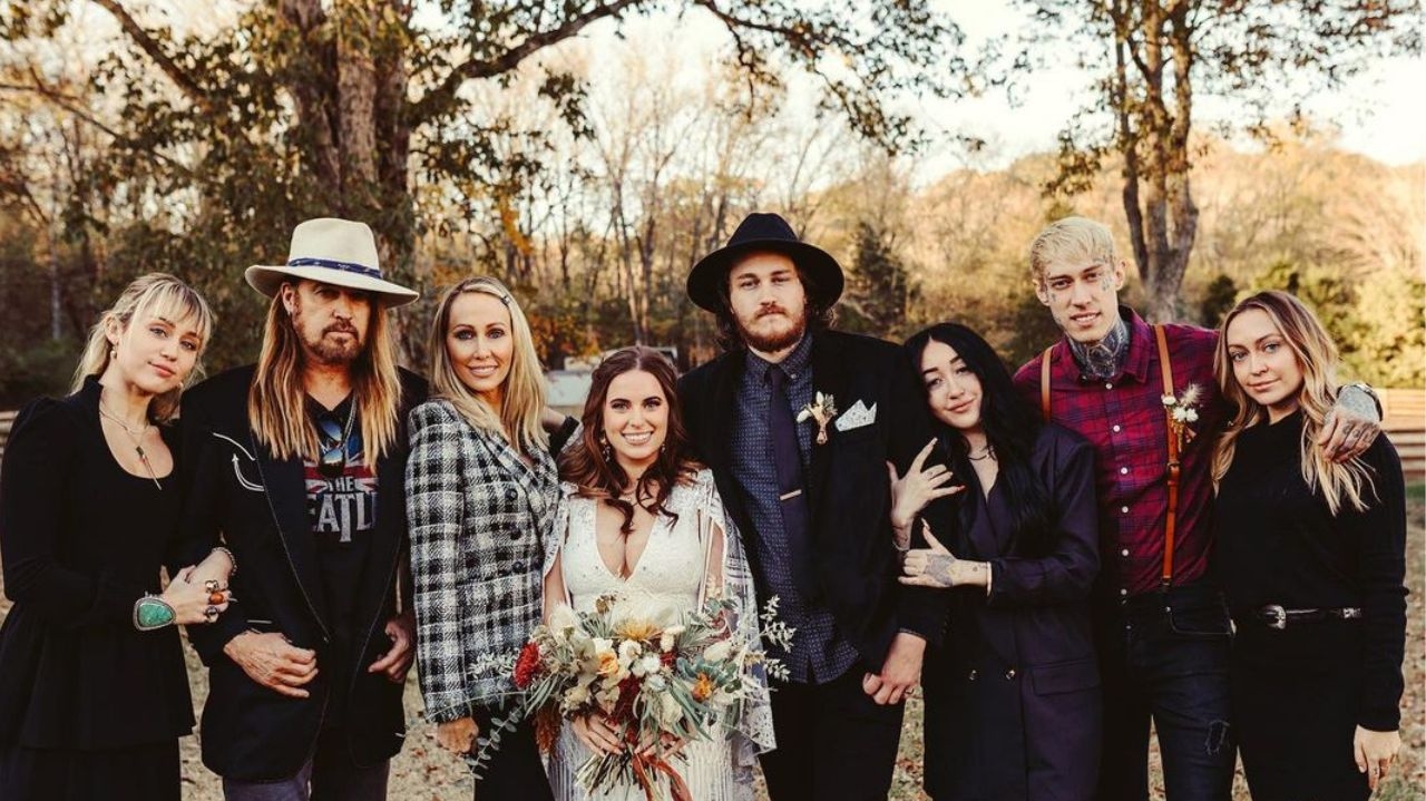 Billy Ray Cyrus se pronuncia sobre áudios vazados em que xinga Miley Cyrus, Tish Cyrus e sua ex-esposa cantora Firerose