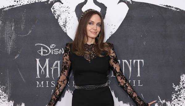 Angelina Jolie cria conta no Instagram para dar voz às mulheres afegãs