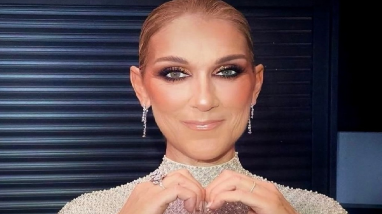 Céline Dion usa vestido da Dior em show de encerramento da cerimônia dos Jogos Olímpicos