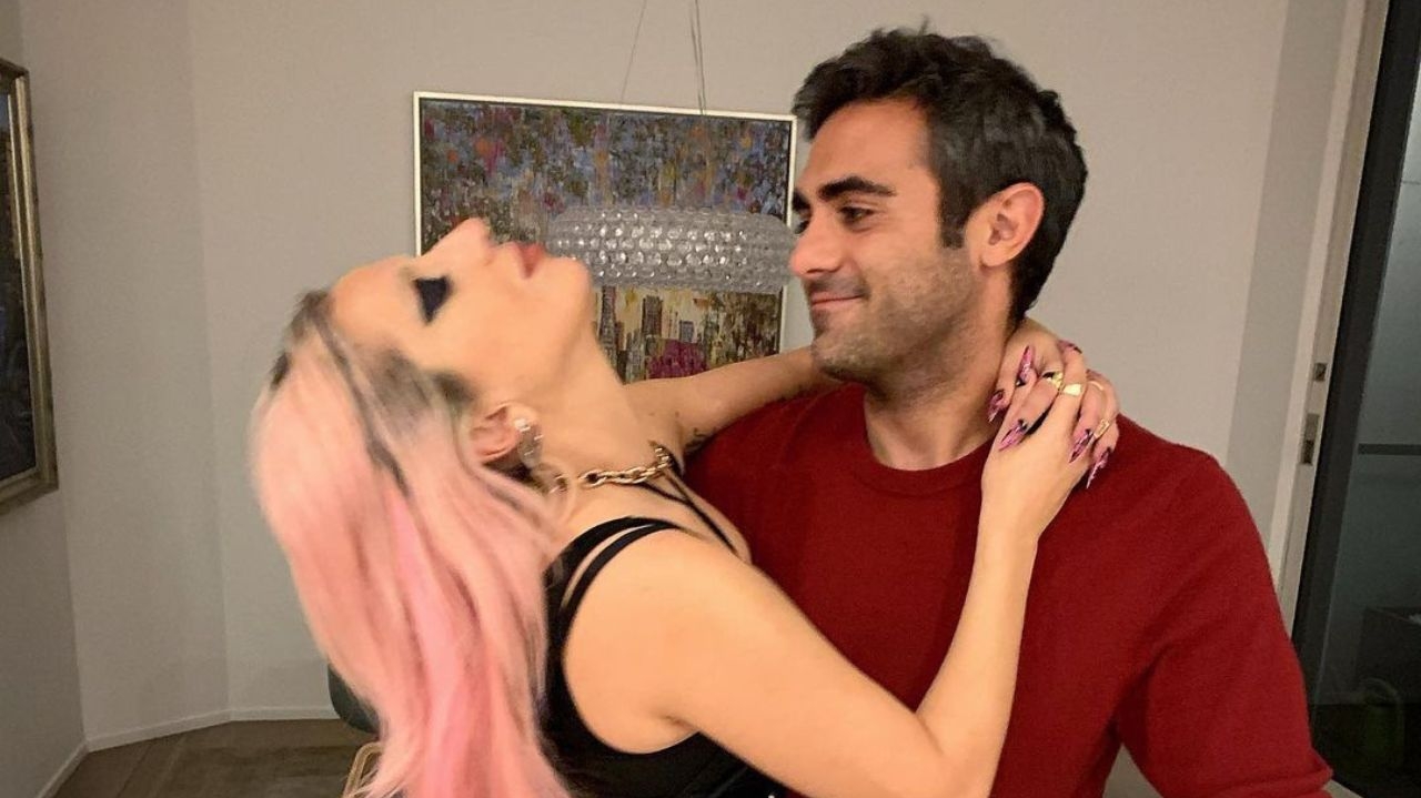 Lady Gaga anuncia noivado com Michael Polansky