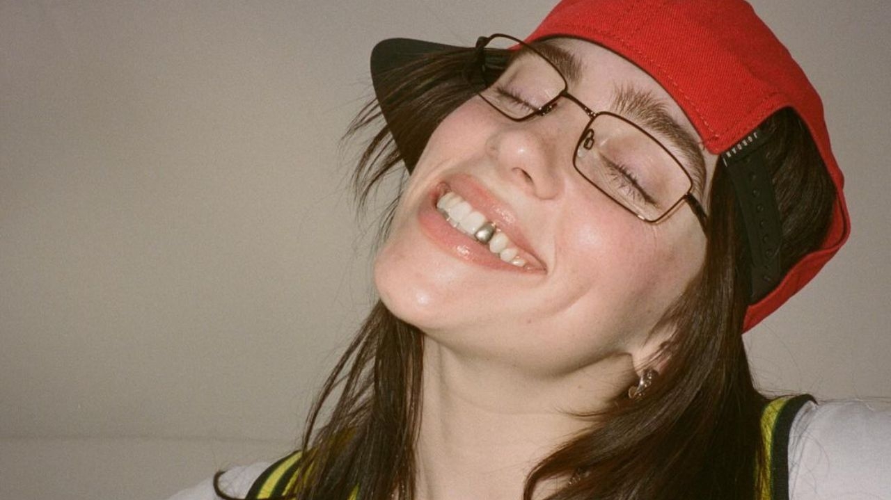 Billie Eilish faz primeira apresentação da música “Birds of a feather”
