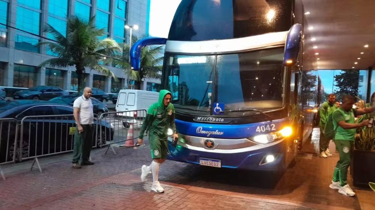 Palmeiras chega ao Rio sem Estêvão e Murilo para as oitavas contra o Flamengo