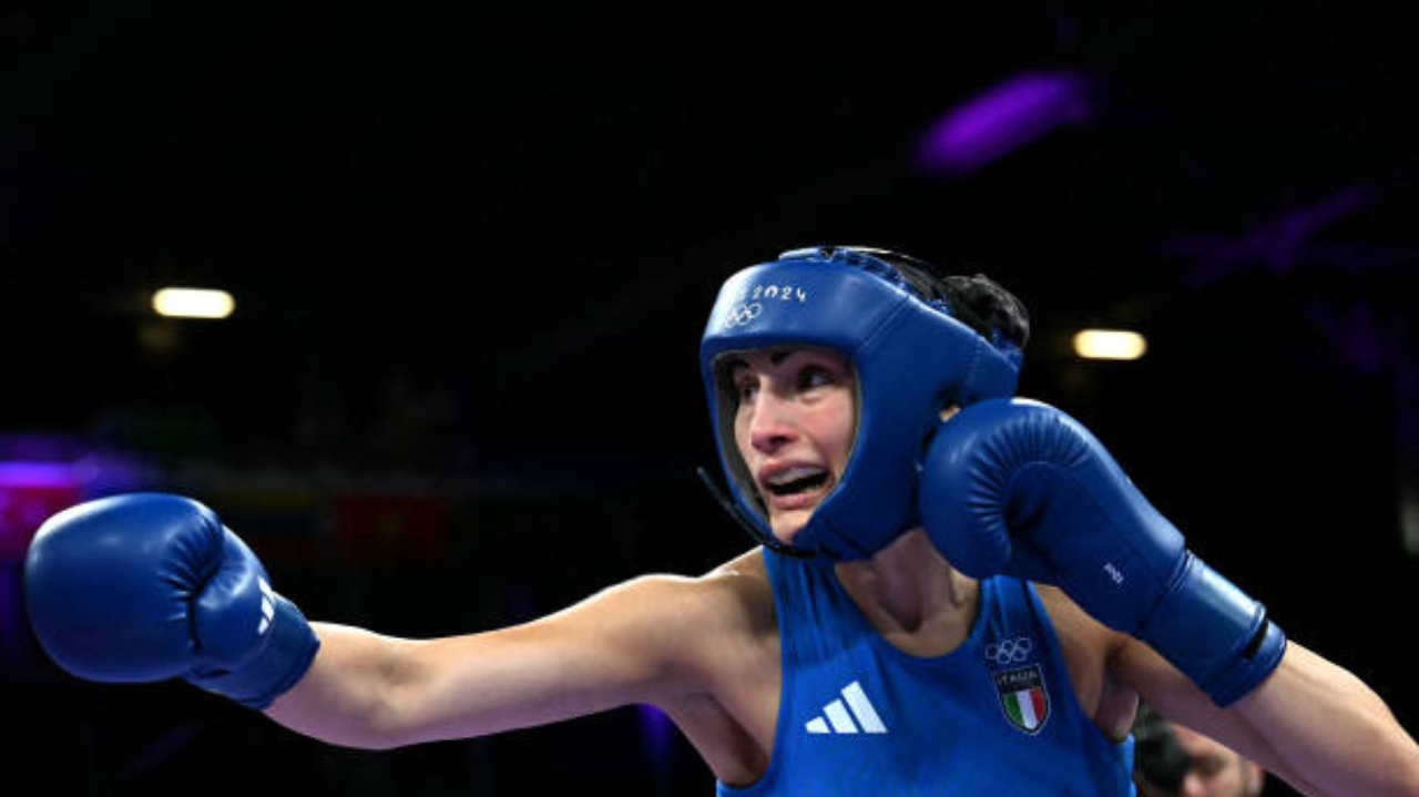 Boxeadora Angela Carini desiste de prova com menos de um minuto e atitude gera polêmica