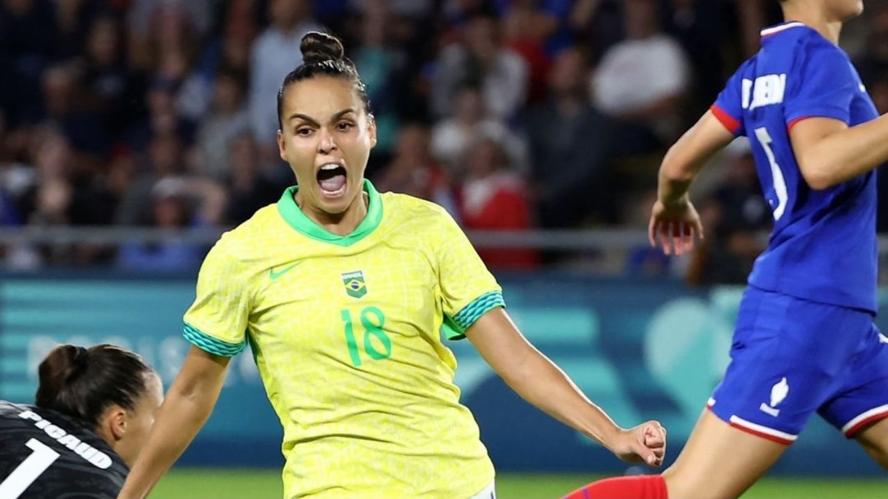 Brasil vence a França e avança para a semifinal no futebol feminino