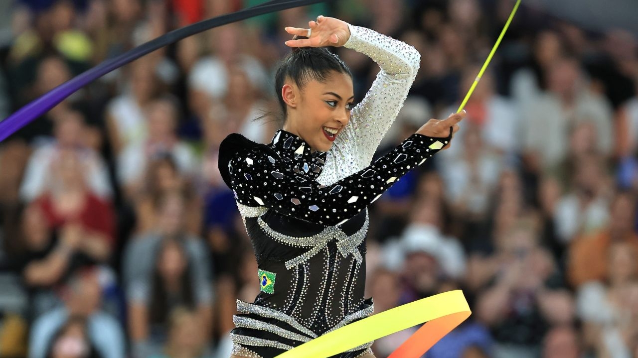 Atleta da ginástica rítmica, Bárbara Domingos faz história ao se classificar para finais