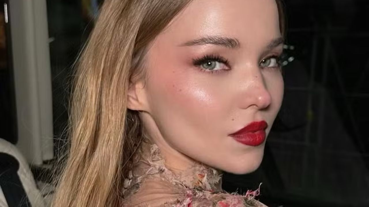 Confira a nova tendência de beleza: sobrancelhas retas