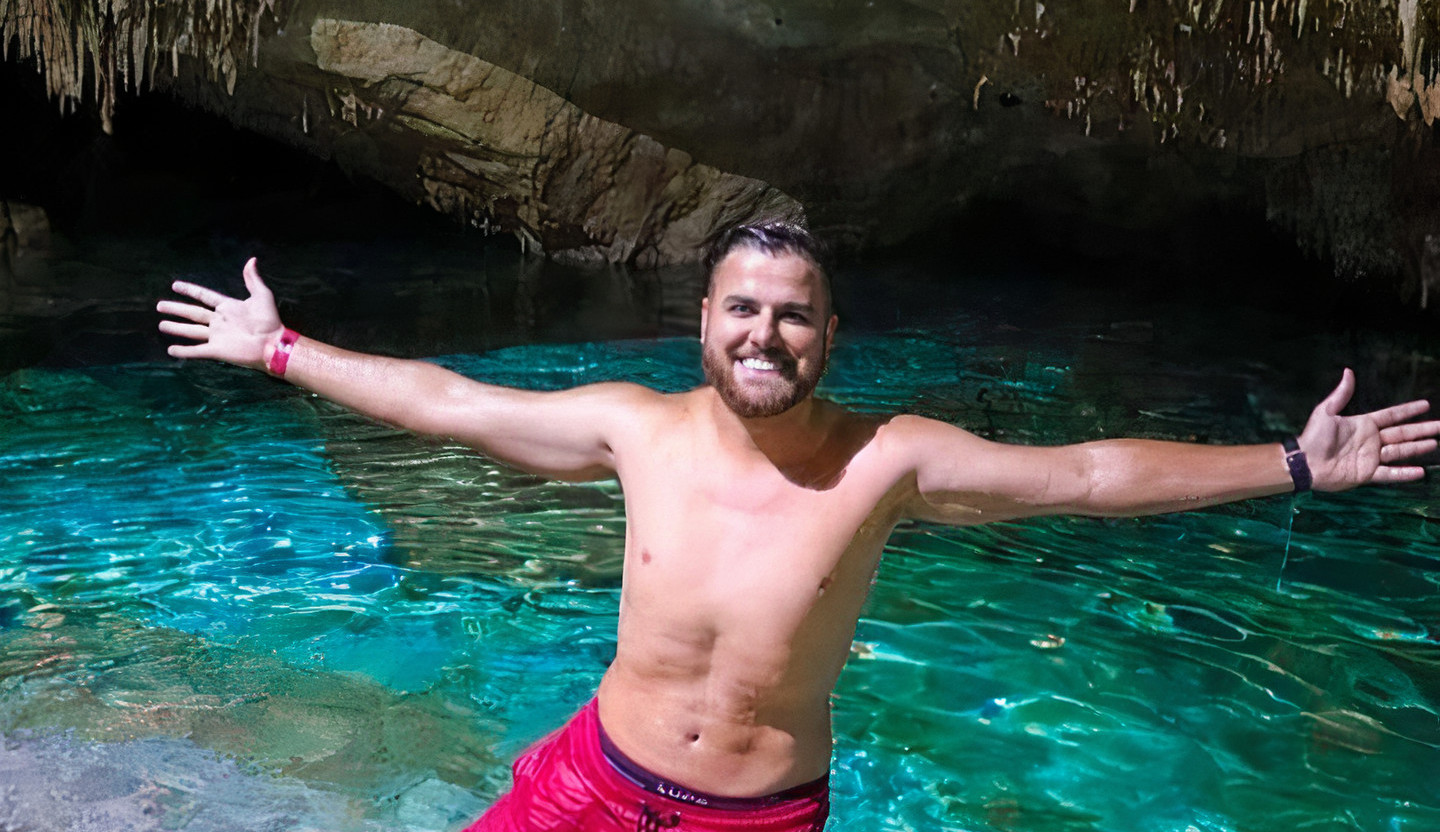 Zé Neto agitou a internet com foto mostrando volume na bermuda