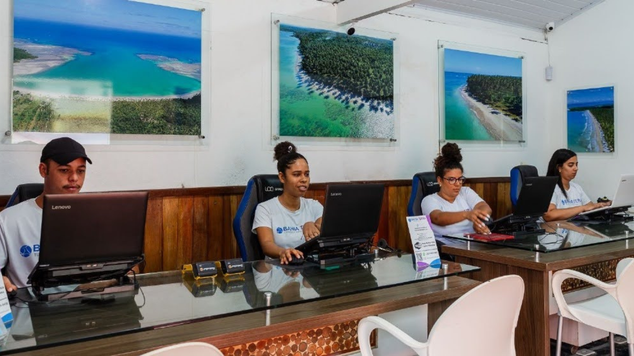 Companhia de turismo lança portal de passeios e transporte da Bahia