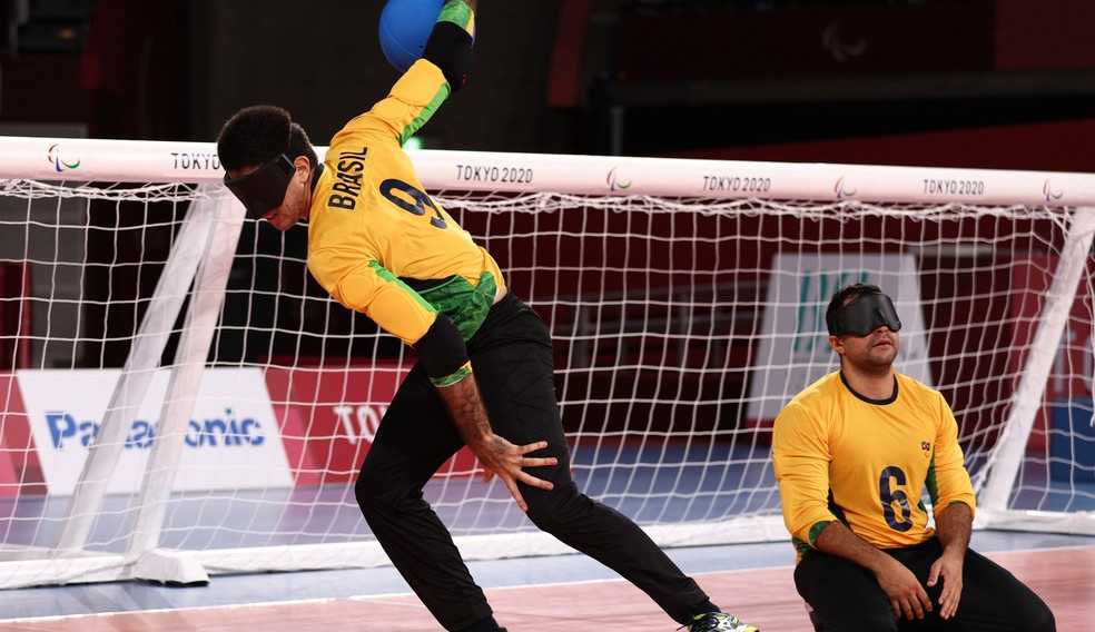 Com show de trio brasileiro, seleção passa por cima da atual campeã paraolímpica no goalball e estréia a competição com moral.
