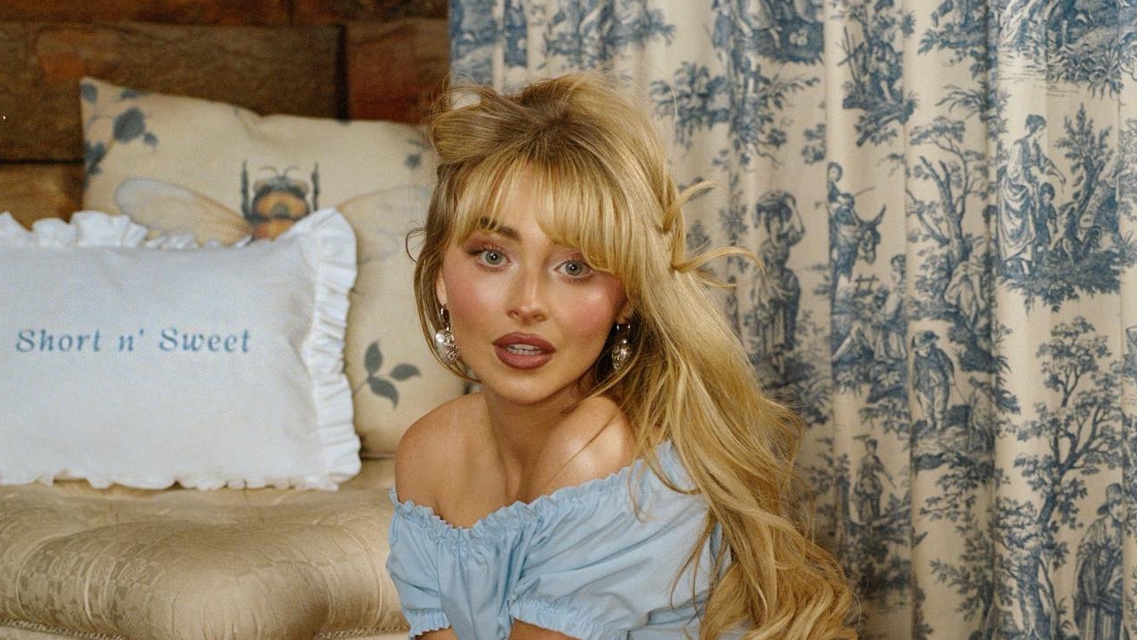 Sabrina Carpenter e Jenna Ortega protagonizam videoclipe sangrento