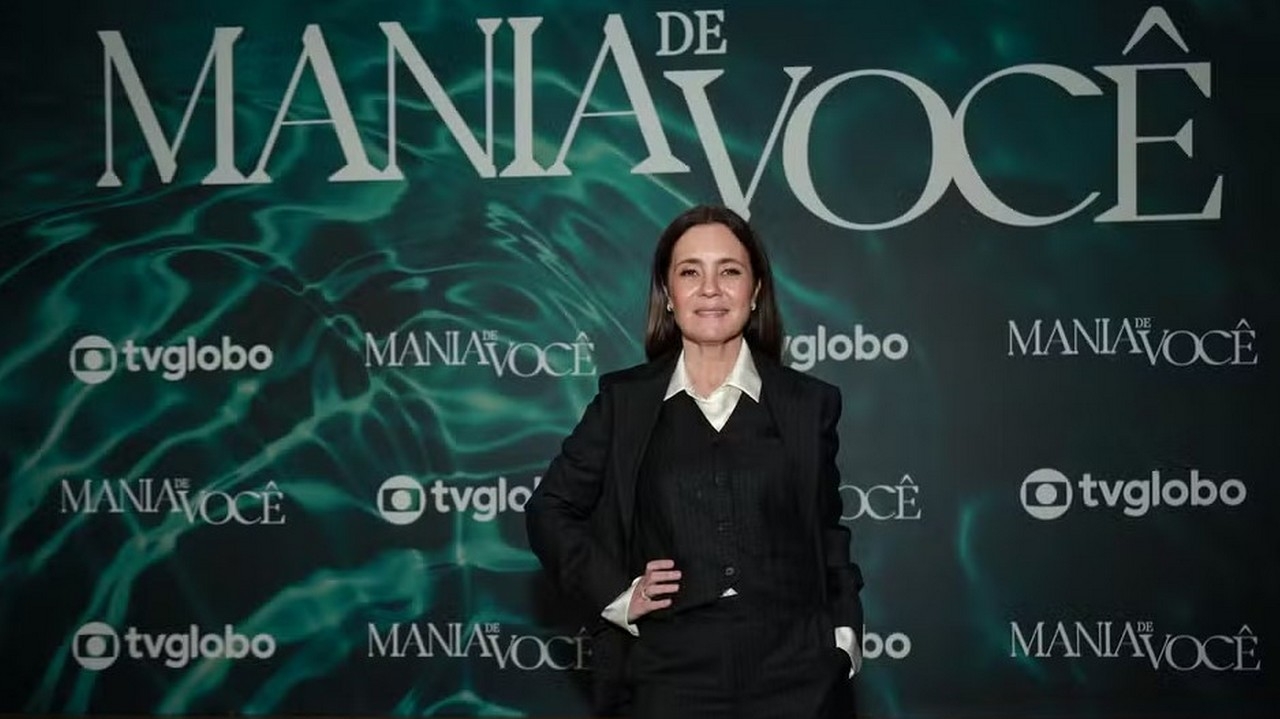 Adriana Esteves comenta papel em nova trama e explica sua ausência nas redes sociais