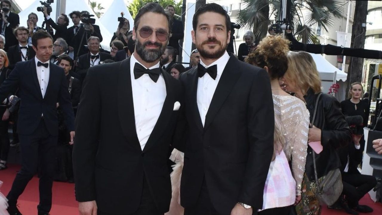 Marco Pigossi e Marco Calvani se casam em cerimônia íntima na Toscana