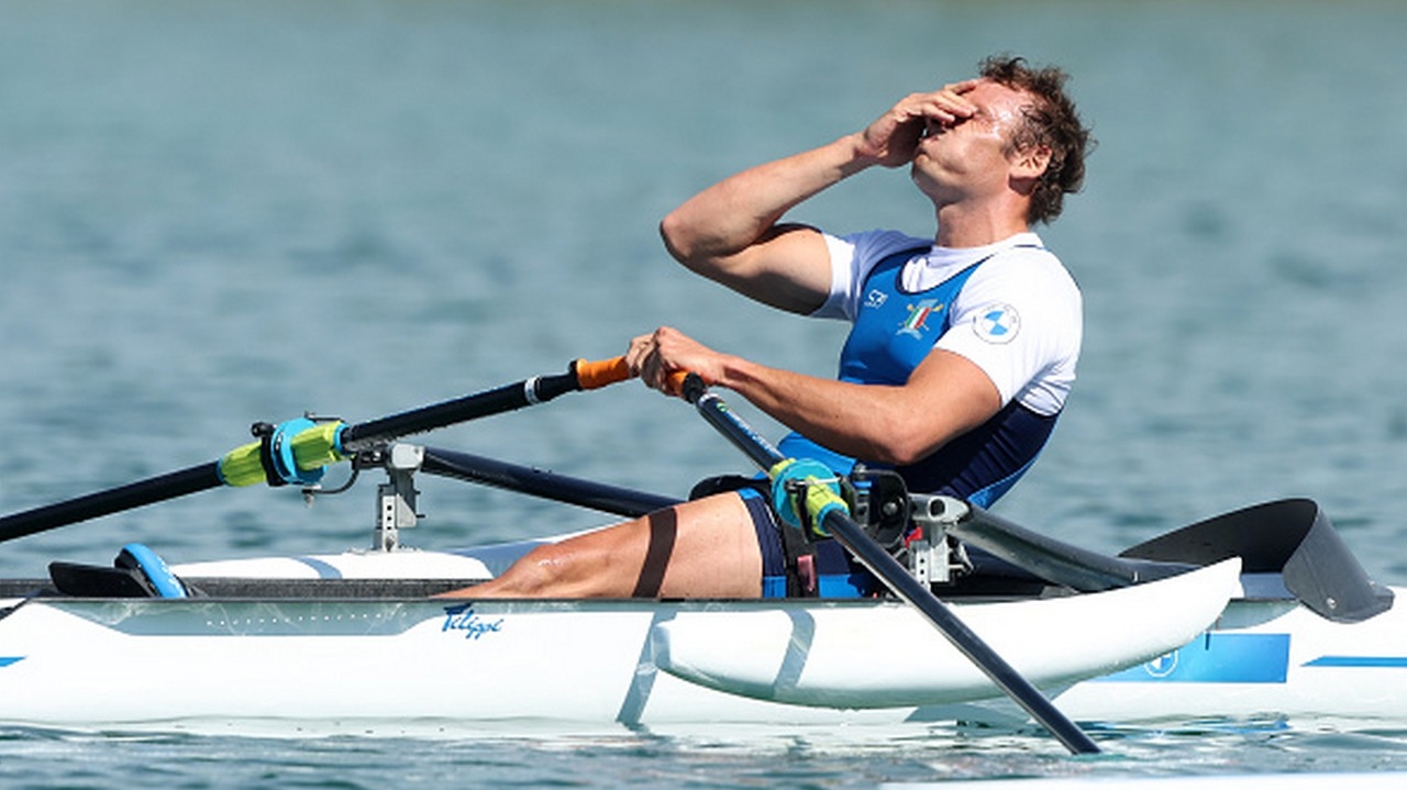 Remador Italiano enfrenta consequências após incidente com celular nas Paralimpíadas