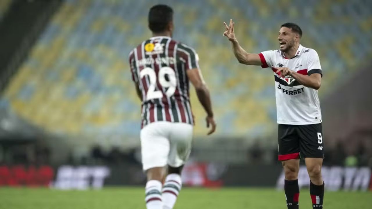 São Paulo vai reclamar na CBF da arbitragem de jogo contra o Fluminense