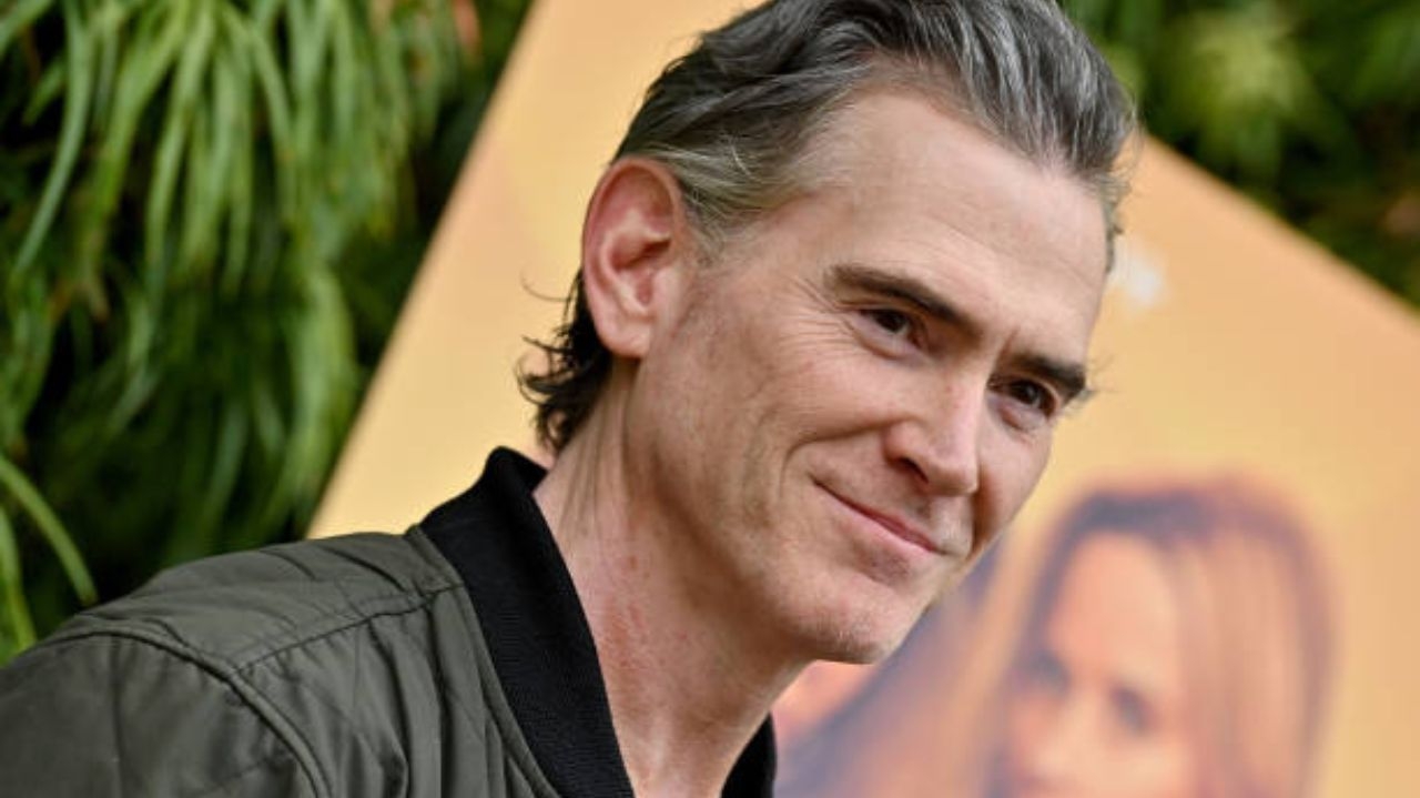 Emmy 2024: Billy Crudup leva o troféu de Melhor Ator Coadjuvante em Série Dramática