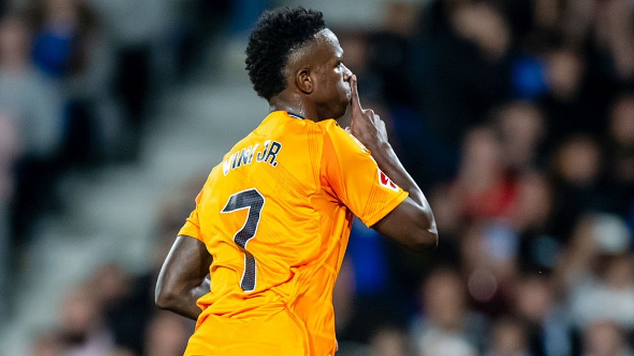 Vini Jr. causa polêmica com sua comemoração e Ancelotti o apoia