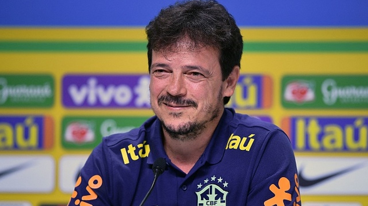 Fernando Diniz é oficializado como técnico do Cruzeiro