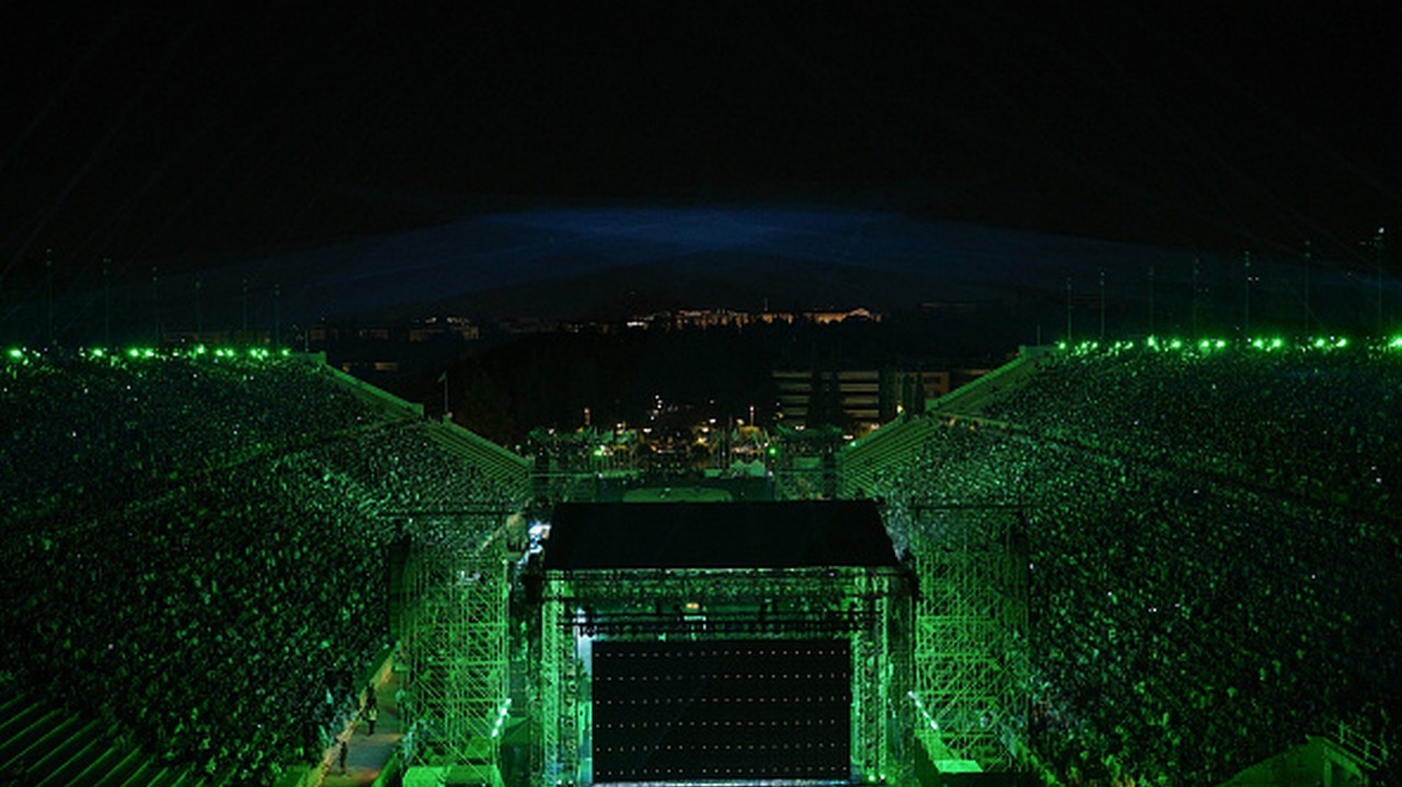 Torneio de basquete atrai multidão em antiga arena grega de 2,4 mil anos