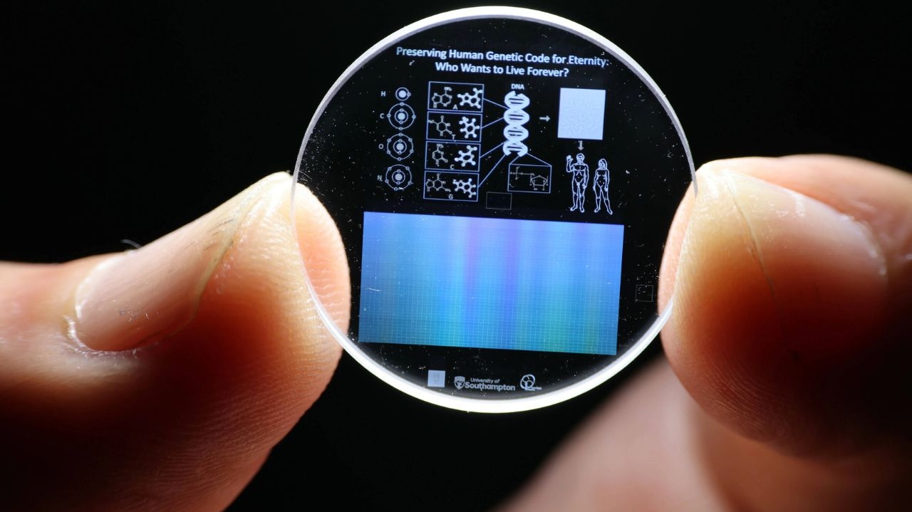 DNA humano é armazenado em cristal indestrutível