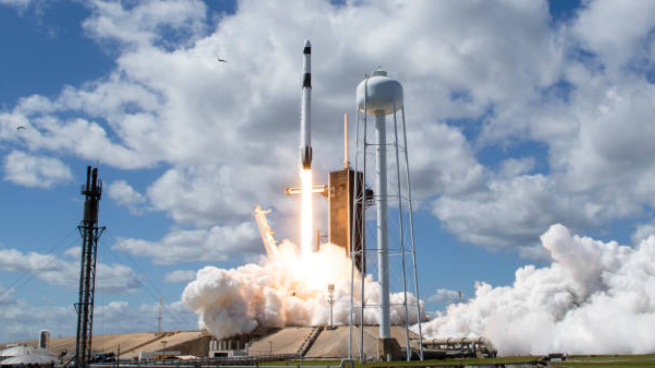 Nasa e SpaceX trabalham juntas para resgatar astronautas “presos”