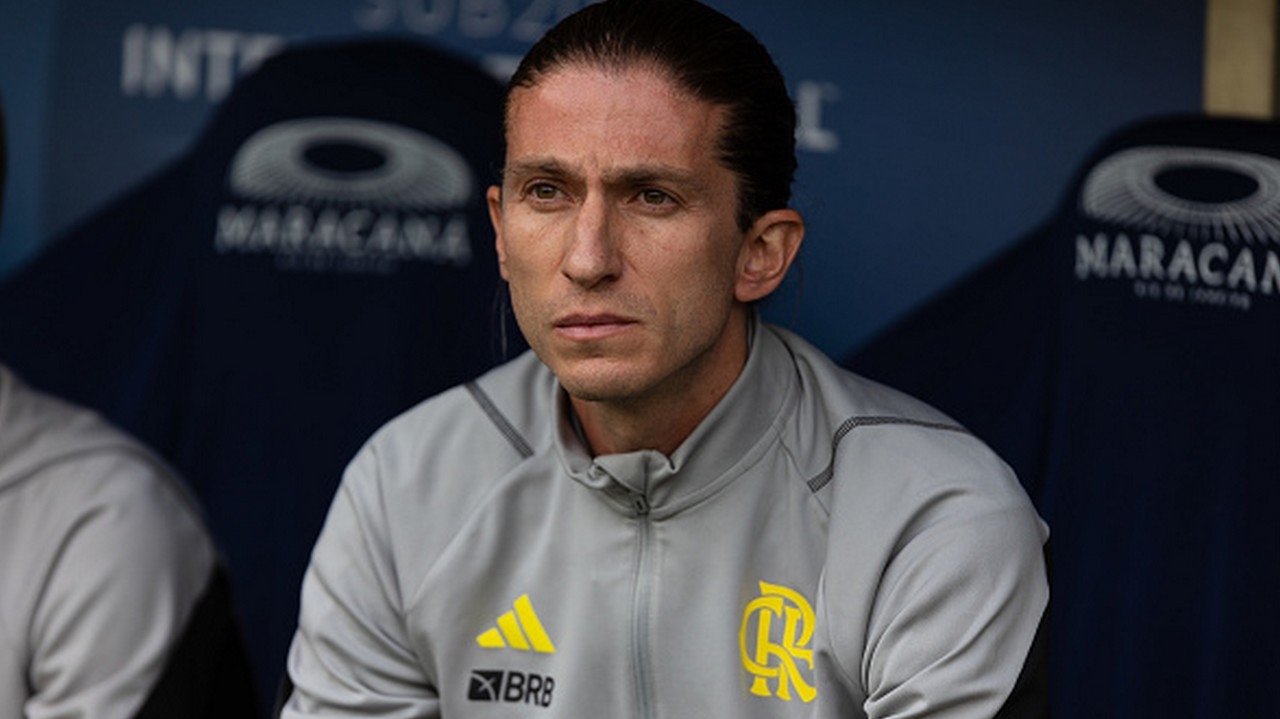 Filipe Luís assume interinamente o comando do Flamengo