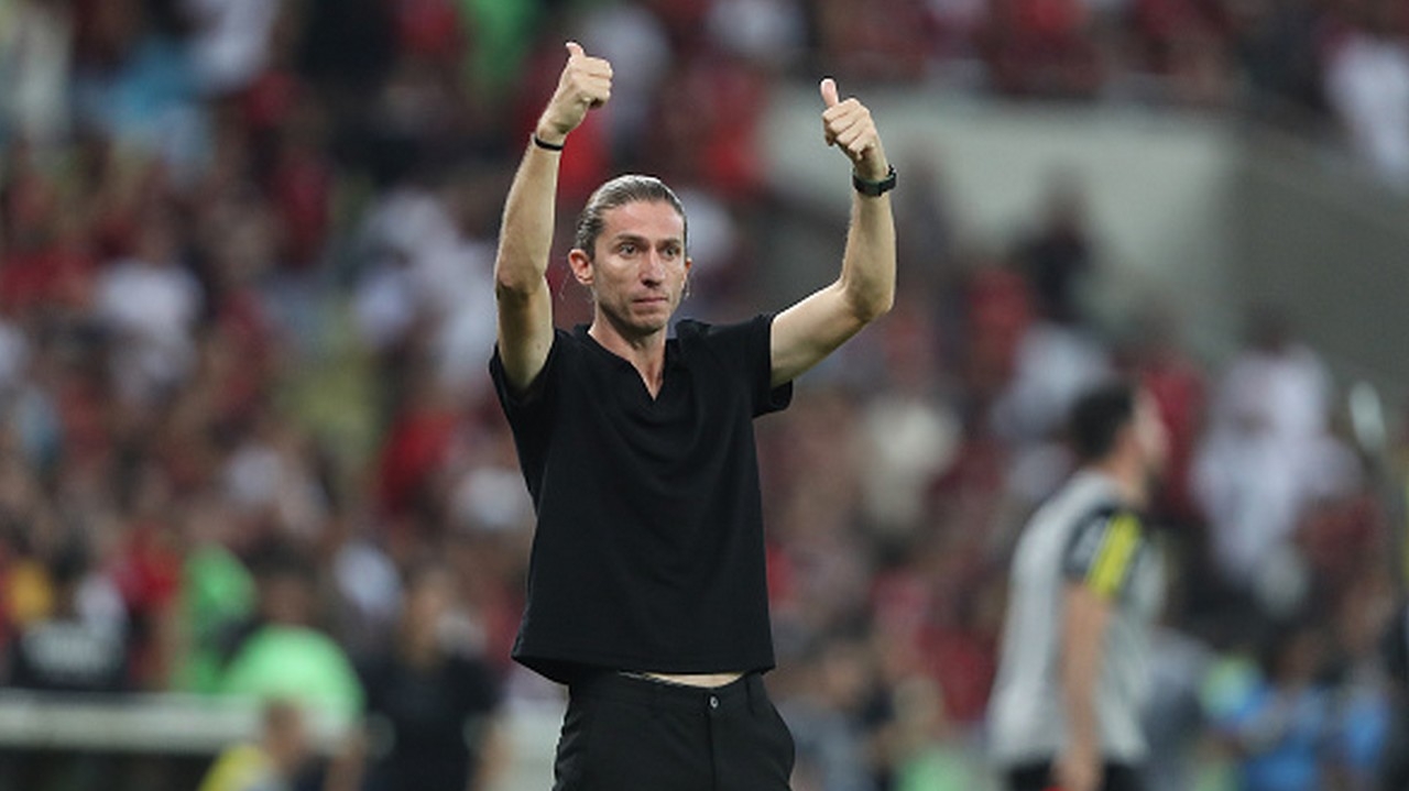 Filipe Luís vive primeiro clássico no comando do Flamengo contra seu rival mais desafiador