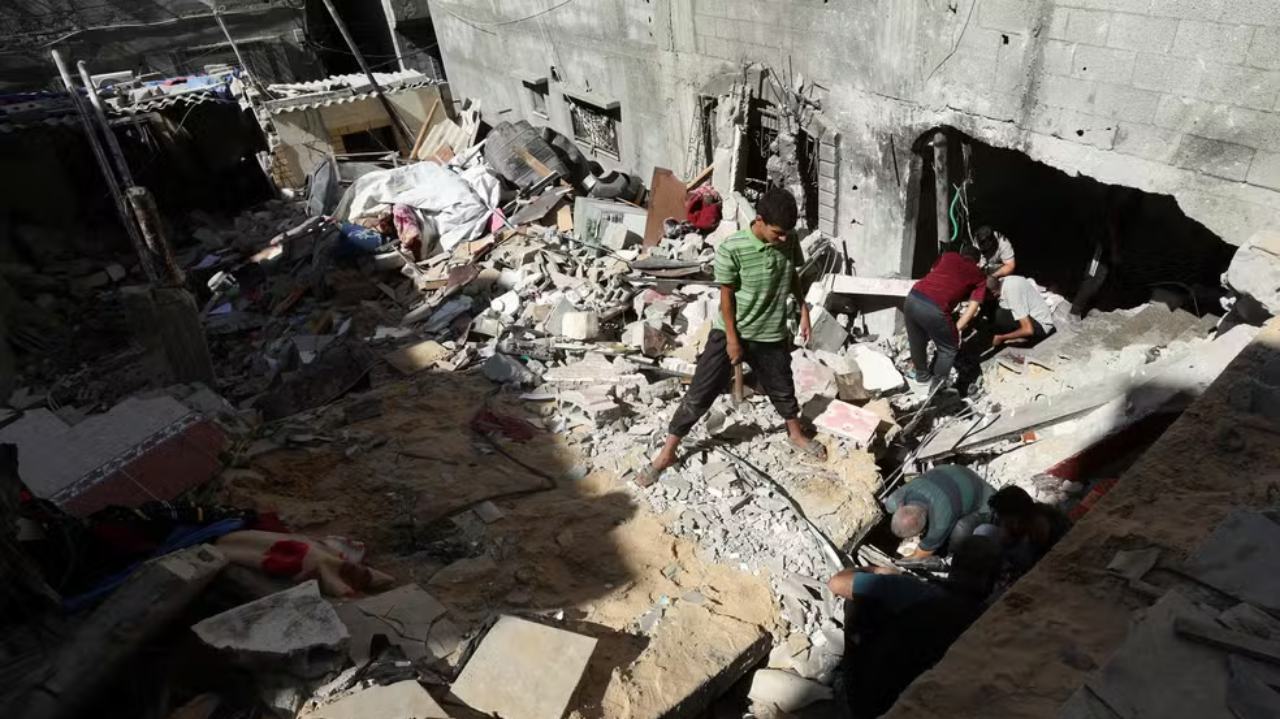 Civis em Gaza sofrem com ataques aéreos e falta de assistência humanitária