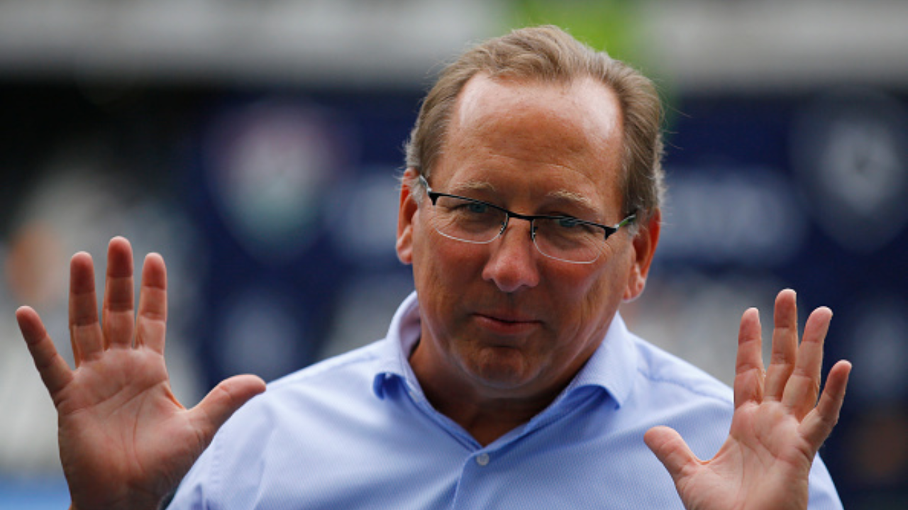 Textor tem seu momento de fúria e chama pergunta sobre 2023 de “estúpida”