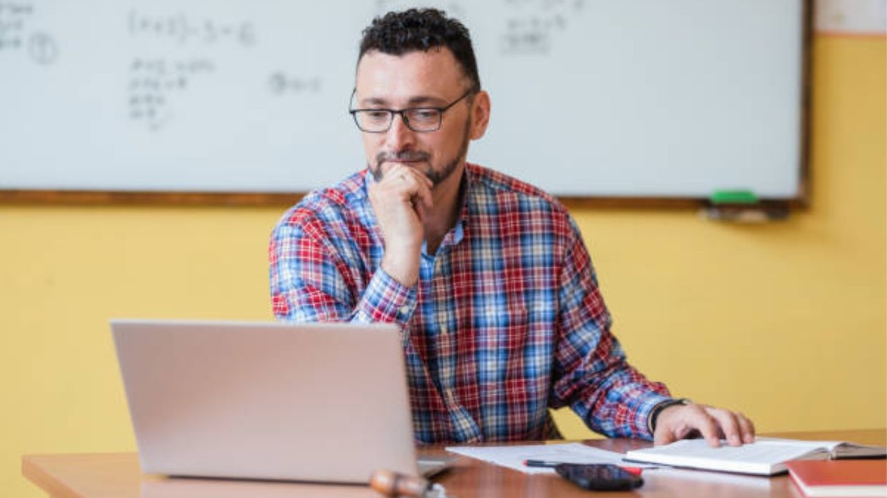 Tecnologia eleva pressão de professores por resultados em sala de aula