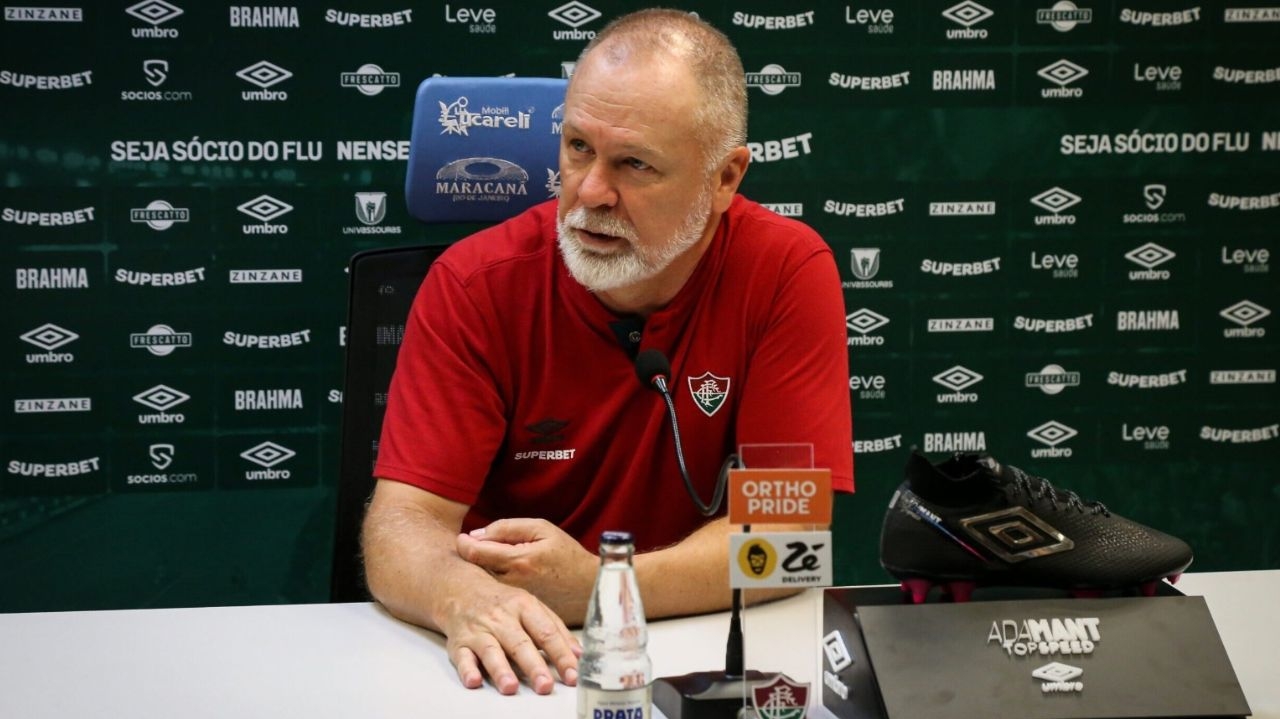 Thiago Silva está afastado há um mês e Mano Menezes comenta