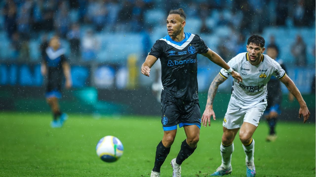 Braithwaite celebra adaptação ao Grêmio e destaca o futebol brasileiro