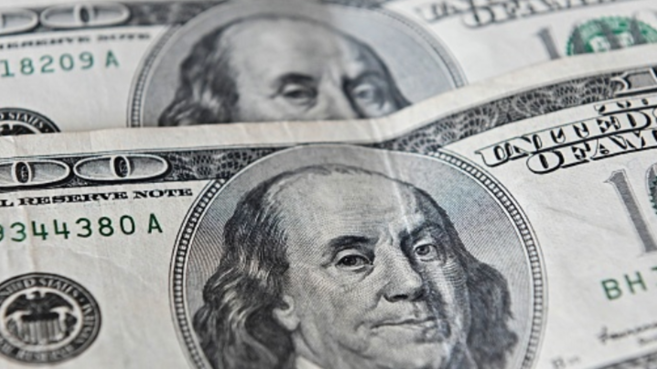 Dólar sobe para R$ 5.76, maior valor desde 2021