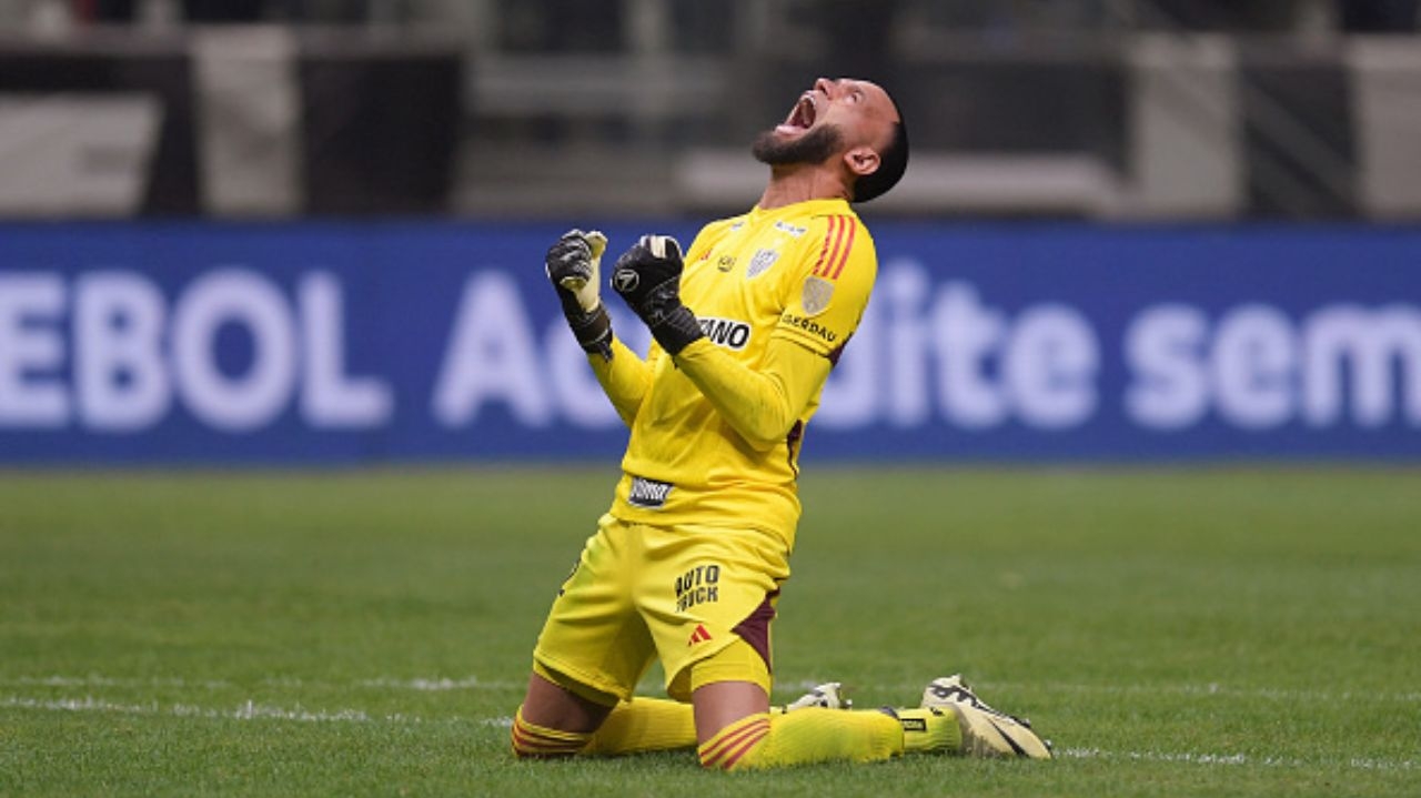 Internautas criticam Everson em gol do Flamengo