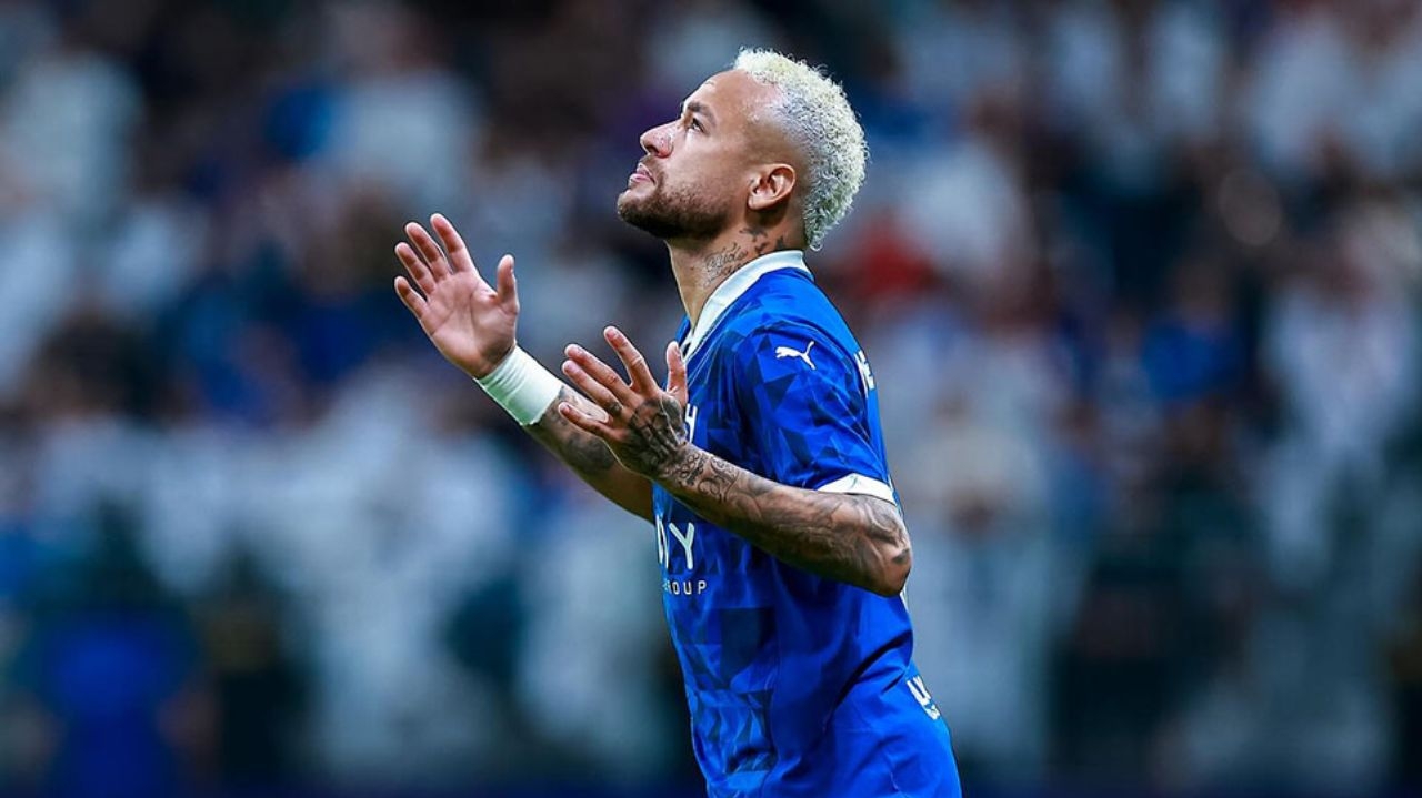 Neymar define lesão sofrida em partida contra Esteghlal como cãibra muito forte