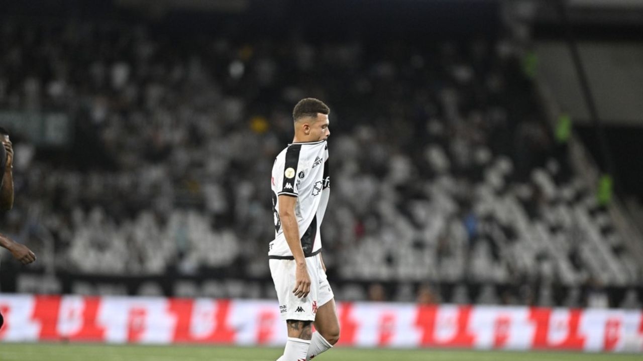 João Victor, do Vasco, é considerado o atleta da Série A do Brasilerão, com mais expulsões no ano