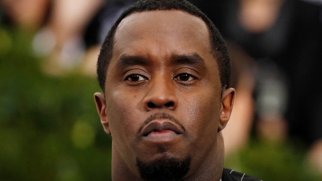 Vídeo mostra mulher como suporte de sushi em festa de Sean Diddy