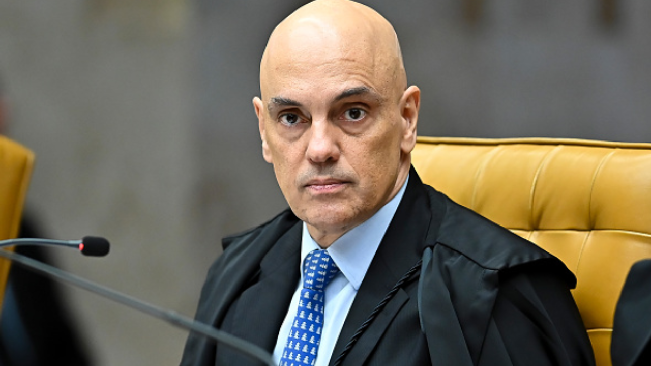Alexandre de Moraes convoca Mauro Cid para esclarecer contradições em depoimento
