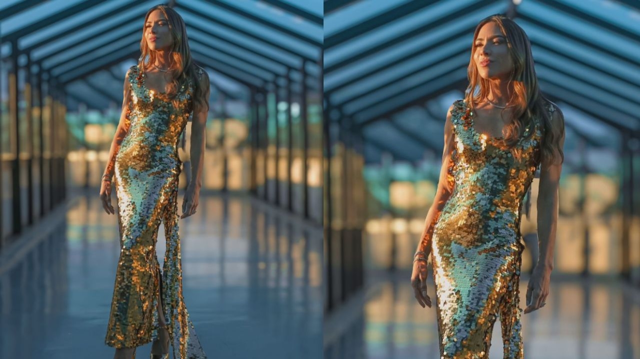 Patrícia Abravanel posa com look dourado para evento