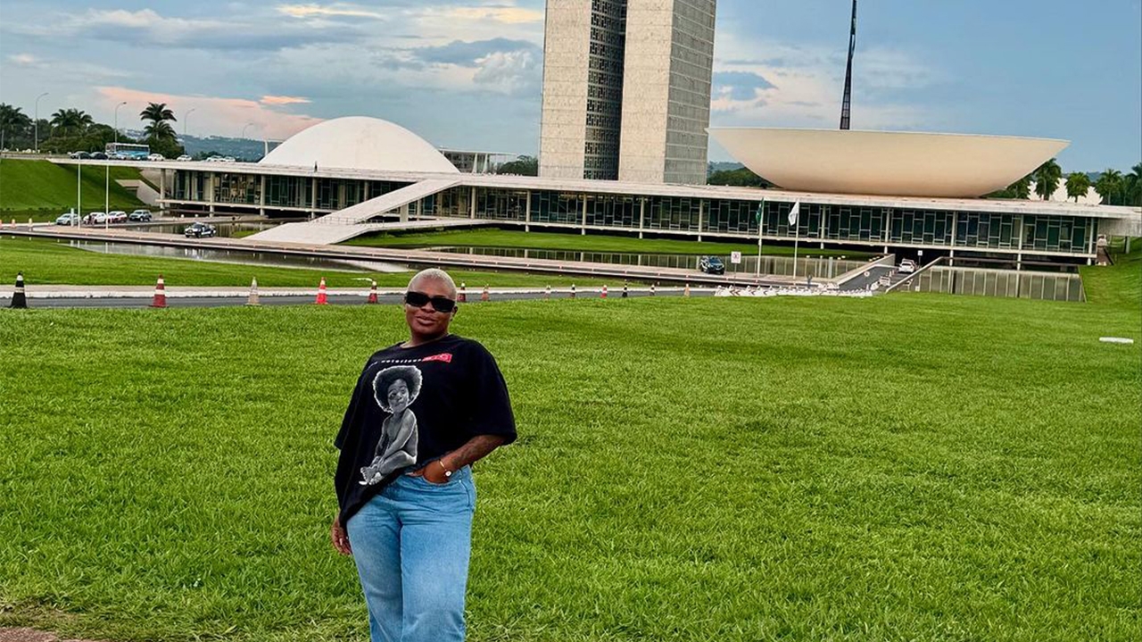 Jojo Todynho desperta curiosidade de fãs ao postar foto em frente ao Congresso Nacional