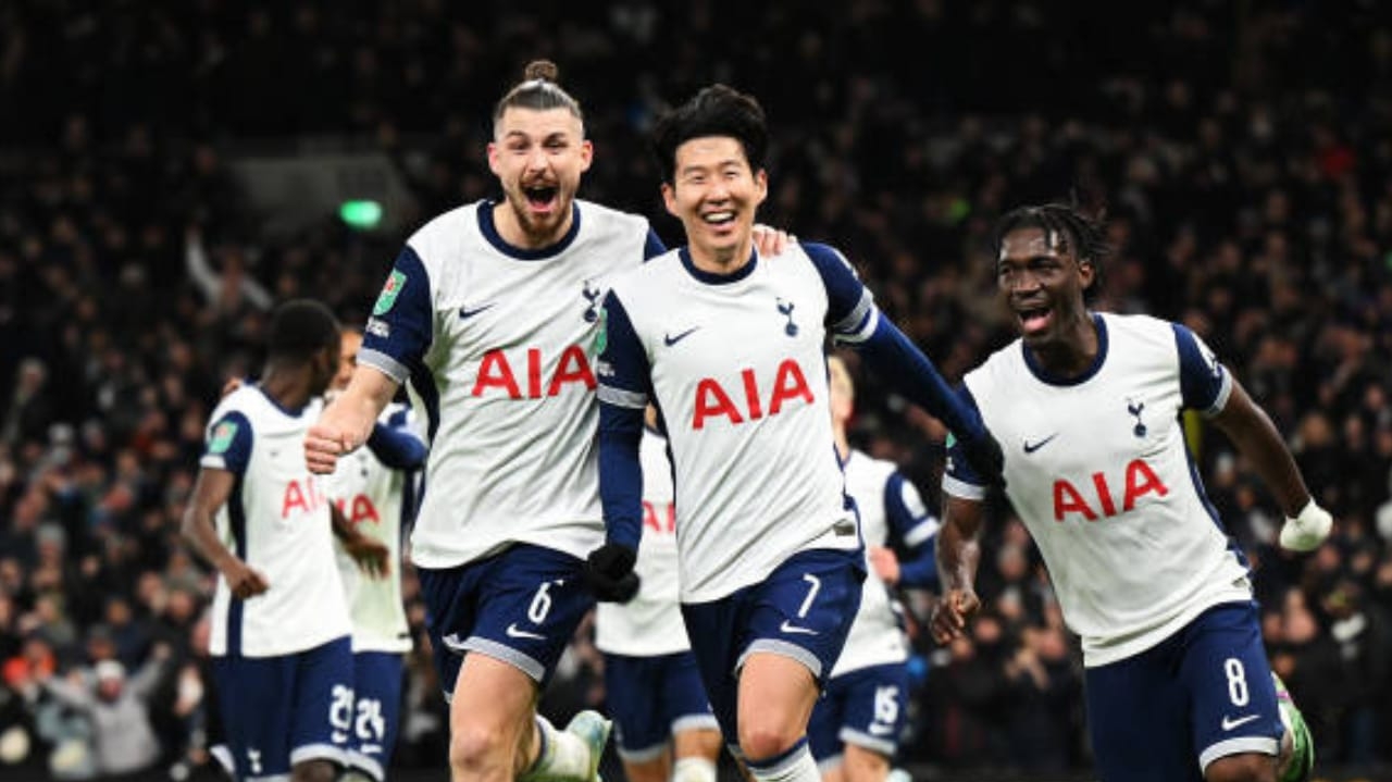 Tottenham vence o Manchester United por 4 a 3 e se classifica para as semifinais da Liga Inglesa