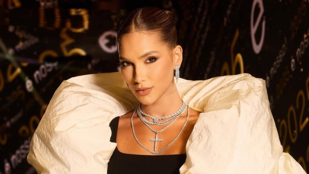 Virgínia mostra início dos preparativos para festa de Natal na mansão