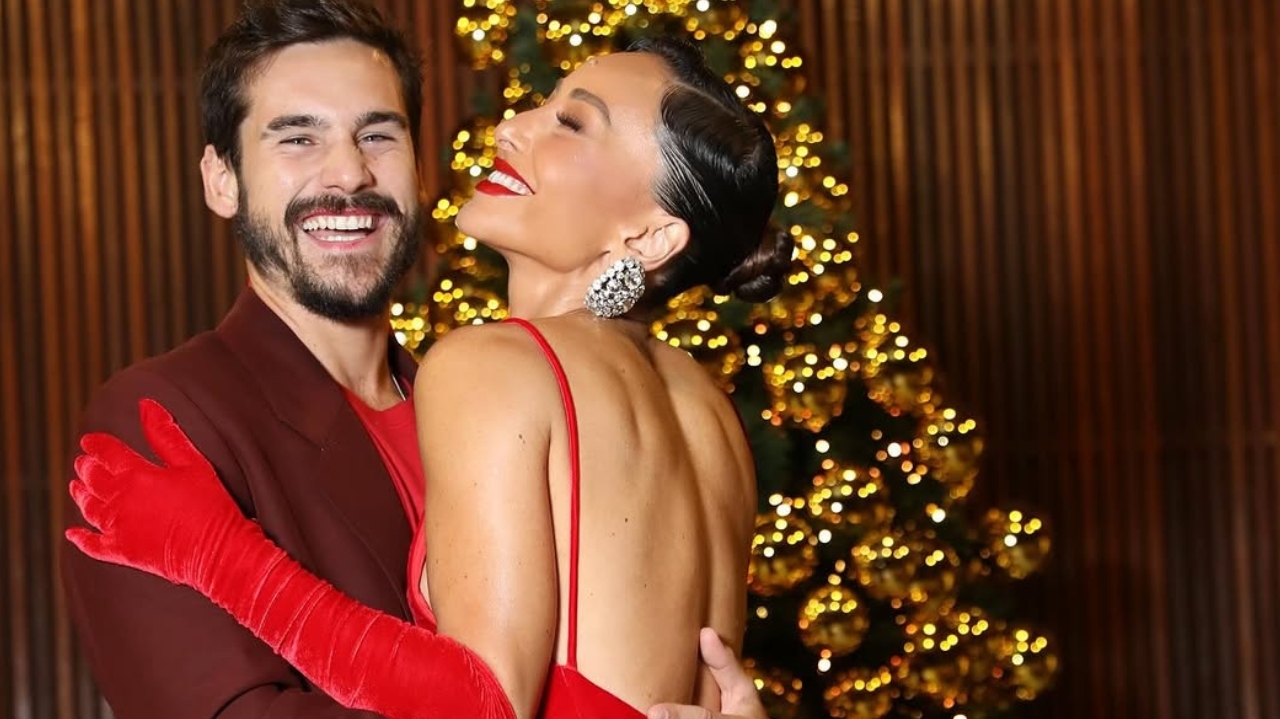Sabrina Sato e Nicolas Prattes encantam com looks coordenados no Natal em família