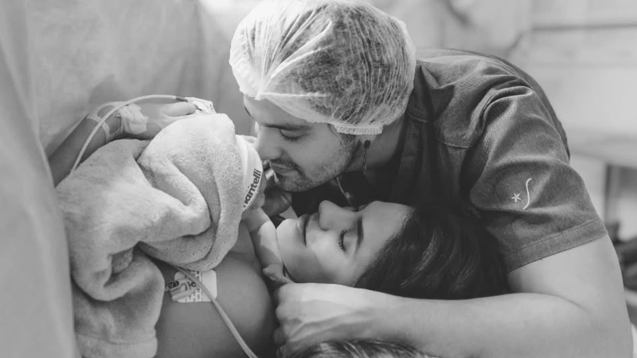 Luan Santana e Jade Magalhães compartilham primeiras fotos com a filha