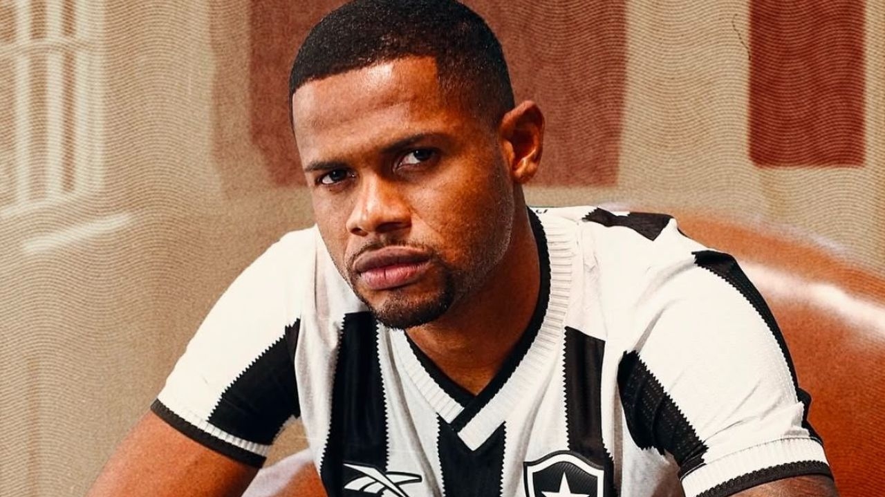 Botafogo cogita a possibilidade de negociação do atacante Júnior Santos com o Atlético-MG