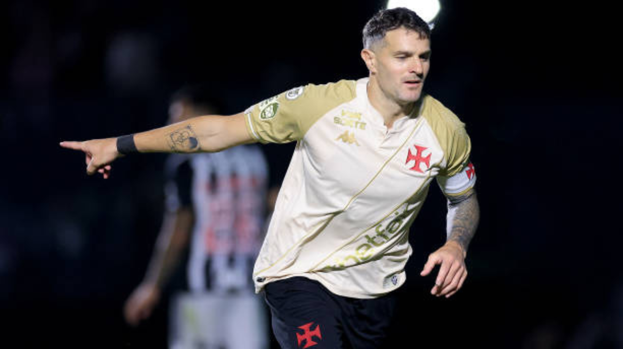 Vasco negocia com Vegetti para acertar renovação do atleta