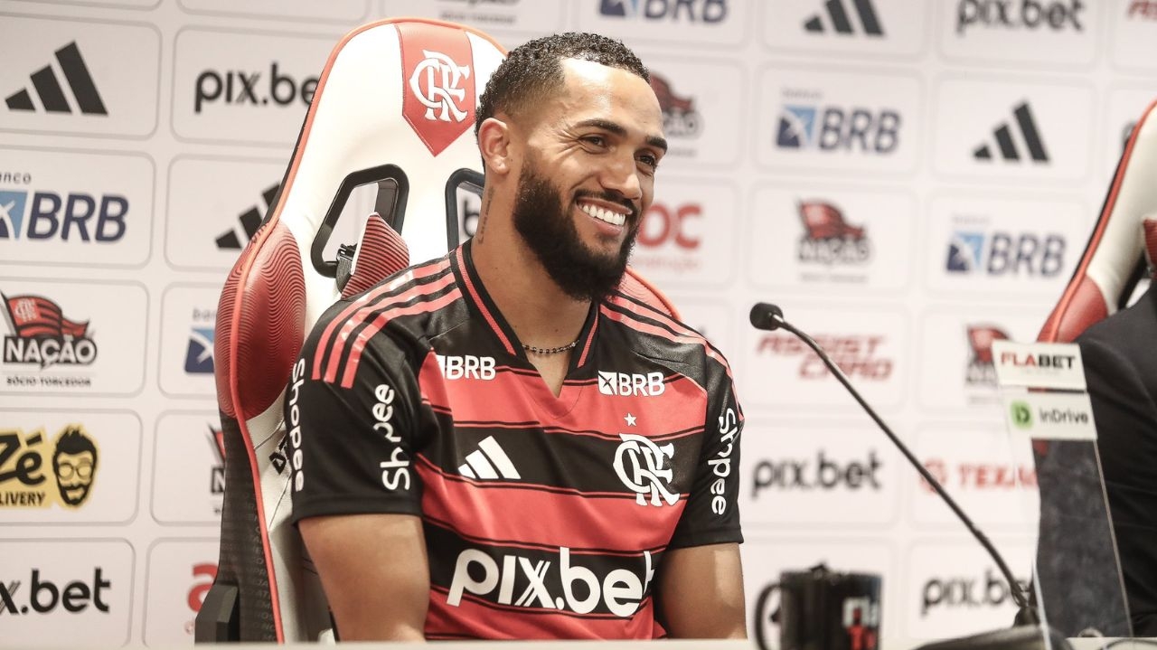 Juninho é apresentado oficialmente no Flamengo