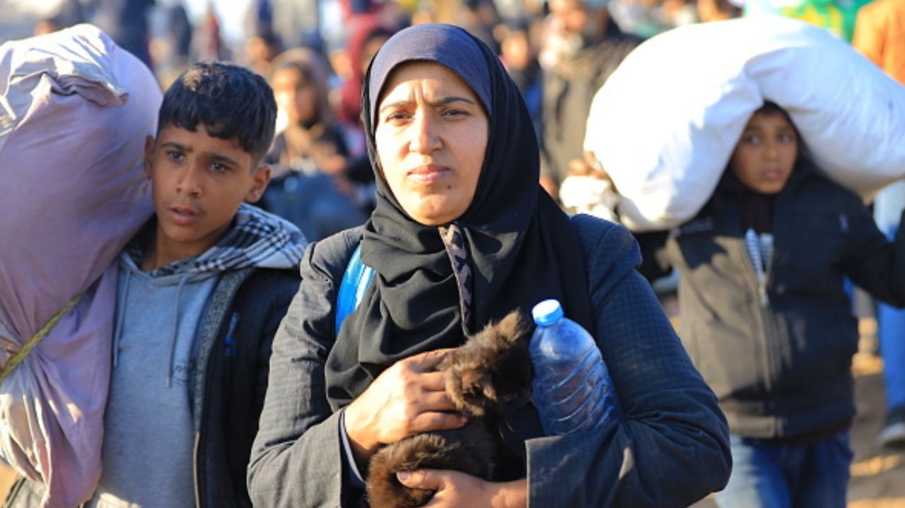 Retorno de famílias palestinas ao norte de Gaza após cessar-fogo