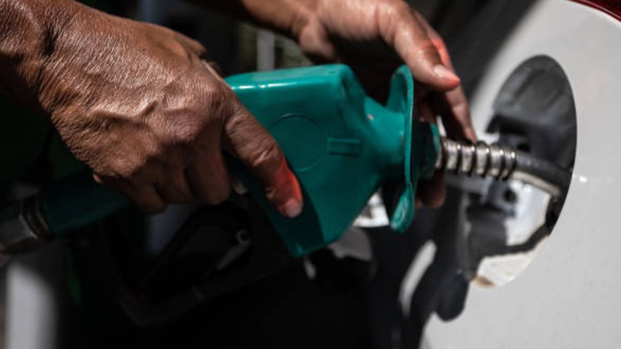 Combustíveis têm aumento no preço a partir deste sábado; entenda